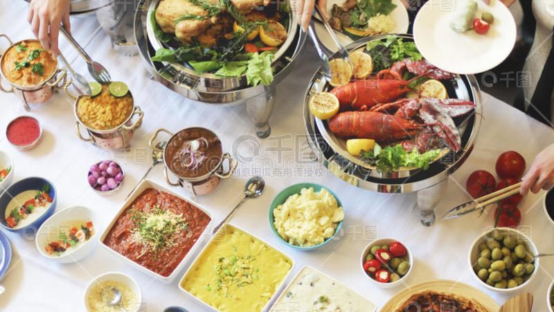 小标题：行业背景：食品代工的兴起与挑战