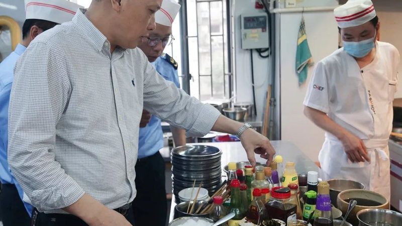 零添加酱油与生抽老抽：揭秘它们的区别与使用**